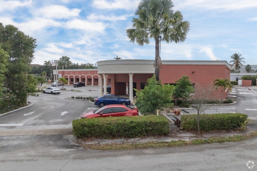 More Photos Of 2923 S Federal Hwy, Boynton Beach General Retail For Lease