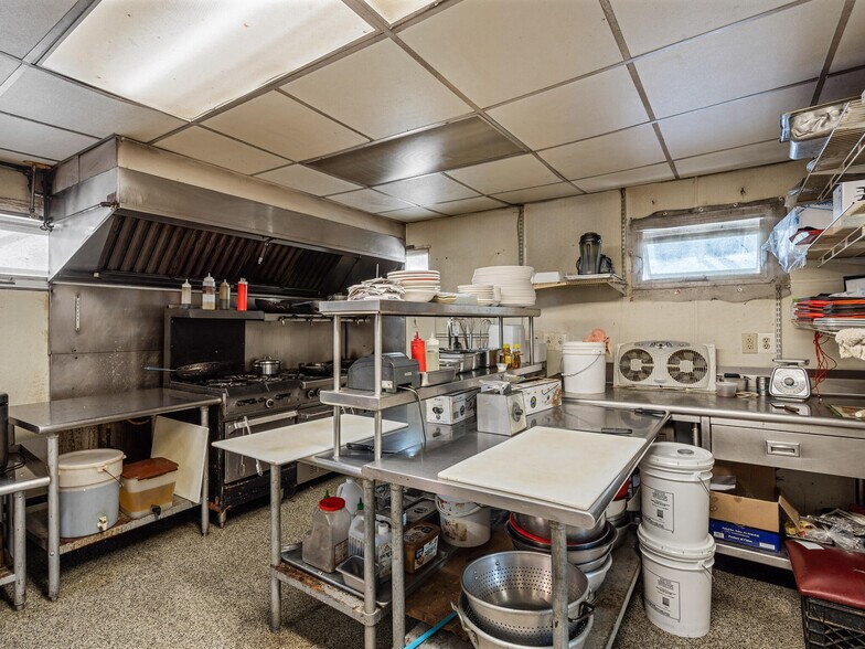 More Photos Of 1495 Farmington Ave, Pottstown General Retail For Sale