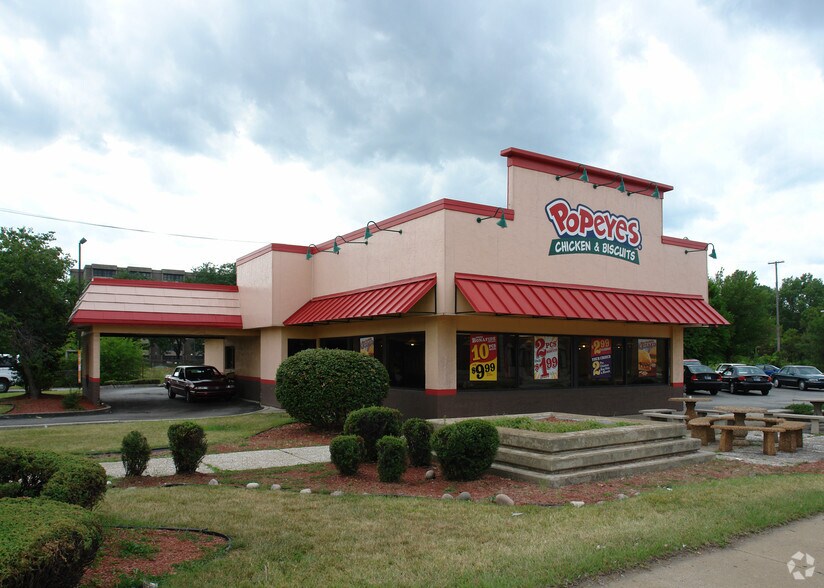 More Photos Of 1100-1200 Broadway, Gary Unknown For Lease