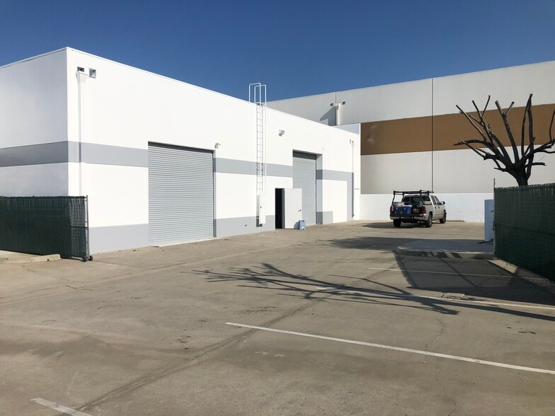 More Photos Of 1047 E Acacia St, Ontario Warehouse For Lease