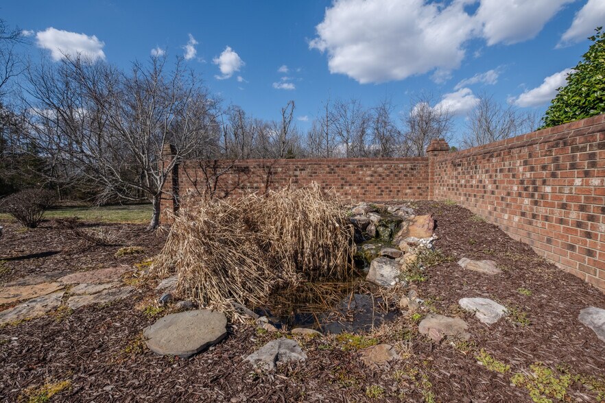 More Photos Of 7261 Burlington Rd, Whitsett Office For Sale