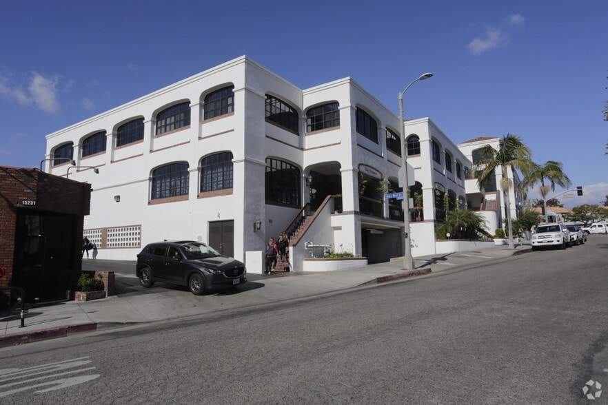 More Photos Of 15200 W Sunset Blvd, Pacific Palisades Office For Lease
