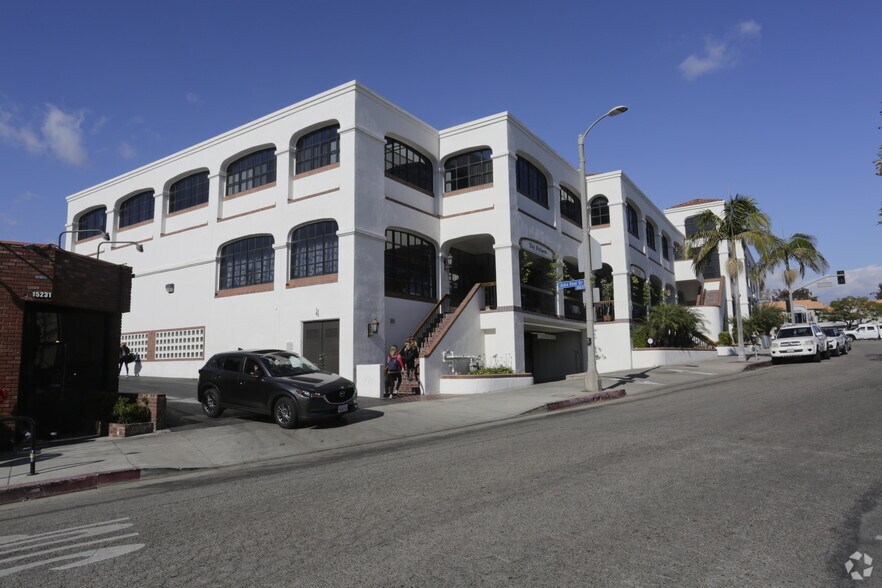 More Photos Of 15200 W Sunset Blvd, Pacific Palisades Office For Lease
