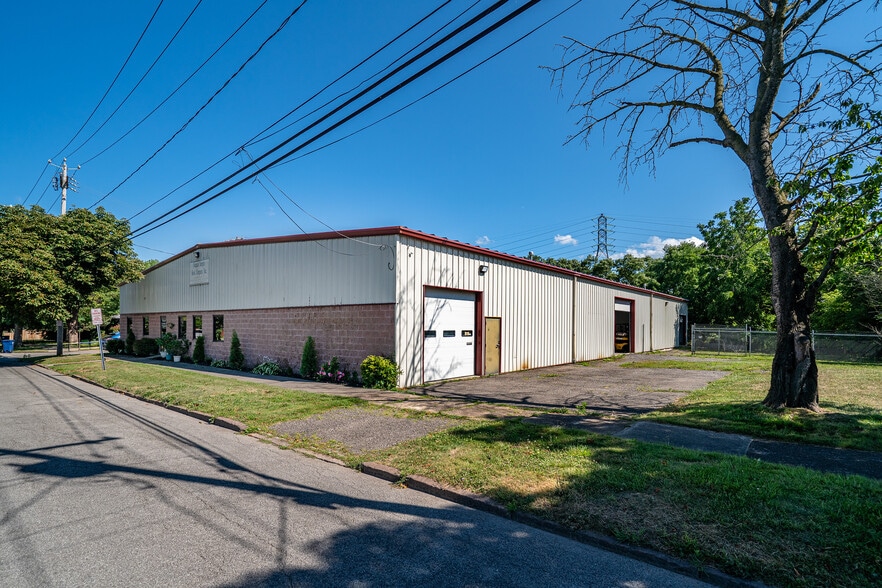 More Photos Of 1717 Mackenna Ave, Niagara Falls Warehouse For Sale