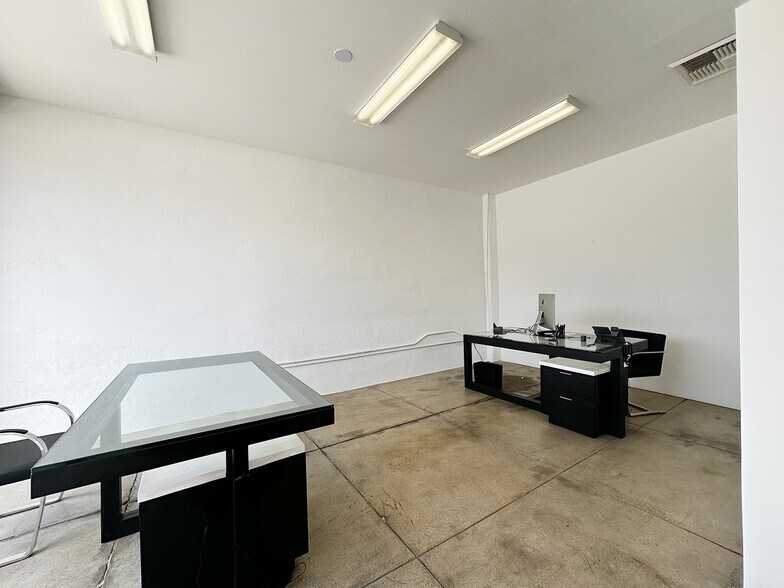 More Photos Of 11522 W Washington Blvd, Los Angeles Office For Lease