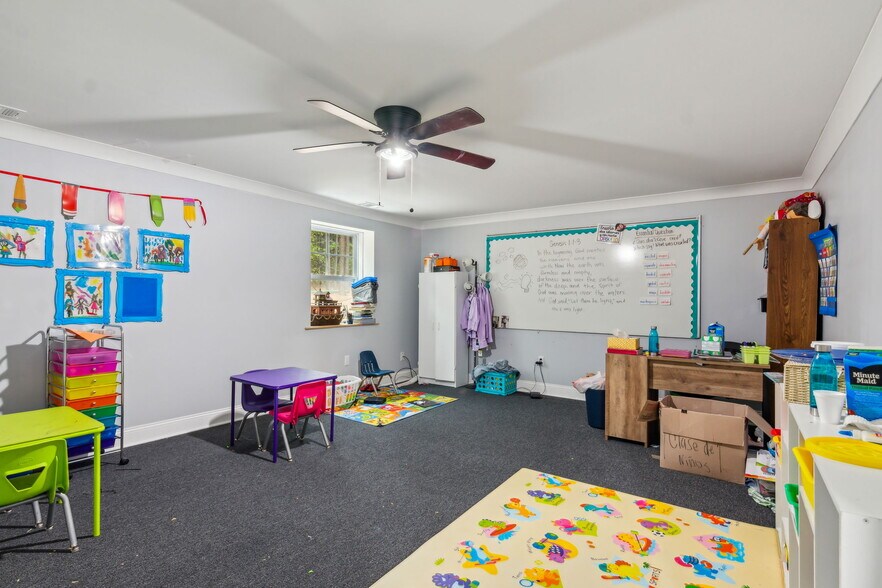 More Photos Of 308 Mill Creek Dr, Hull Warehouse For Sale