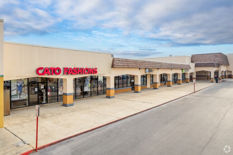 More Photos Of 6209 US-90, Milton Supermarket For Lease