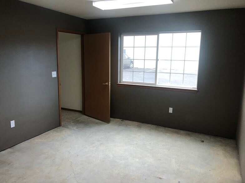 More Photos Of 13315 W 13th Ave, Airway Heights Light Manufacturing For Sale