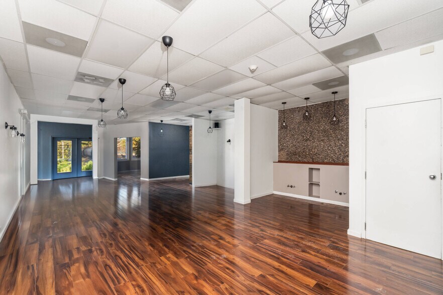 More Photos Of 1051 Farmington Ave, Farmington Unknown For Lease