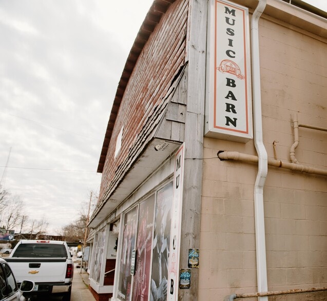 More Photos Of 920 S Chapman St, Greensboro Storefront For Lease