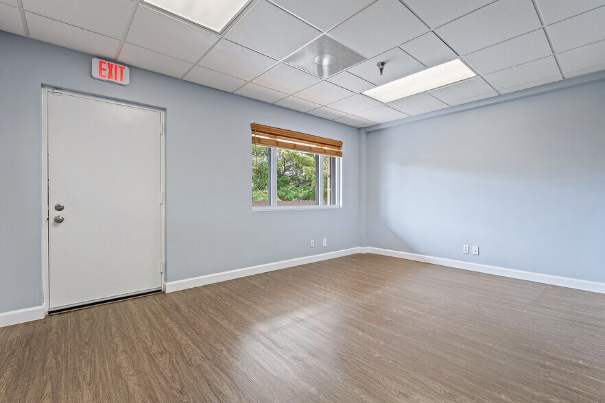 More Photos Of 400 Executive Center Dr, West Palm Beach Medical For Sale