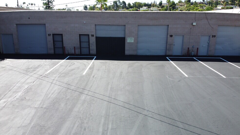 More Photos Of 12676 Pierce St, Pacoima Warehouse For Lease