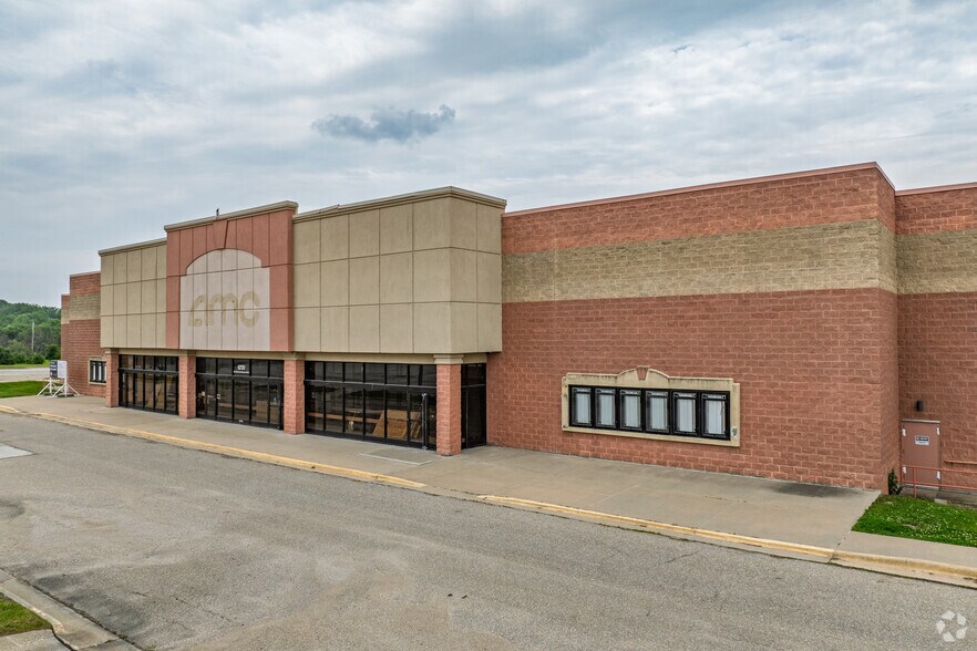 More Photos Of 6720 SE 14th St, Des Moines Movie Theatre For Lease