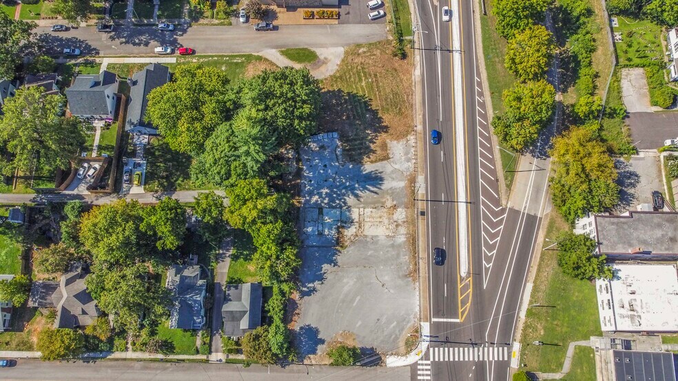 More Photos Of 1620 N Broadway St, Knoxville Land For Sale