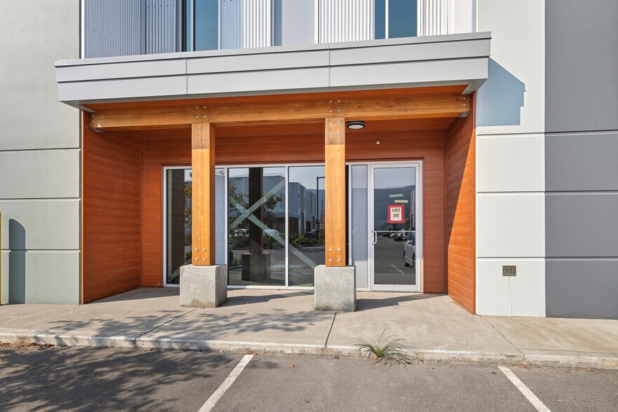 More Photos Of 2173 Optic Crt, Kelowna Industrial For Lease