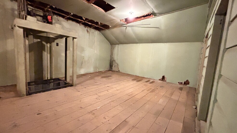 More Photos Of 801 Columbia St, Hudson Storefront Retail Residential For Sale