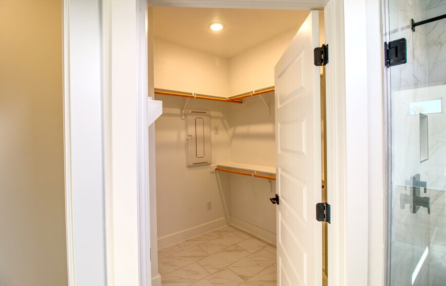 More Photos Of 2608 Bristol Dr, Austin Multifamily For Sale