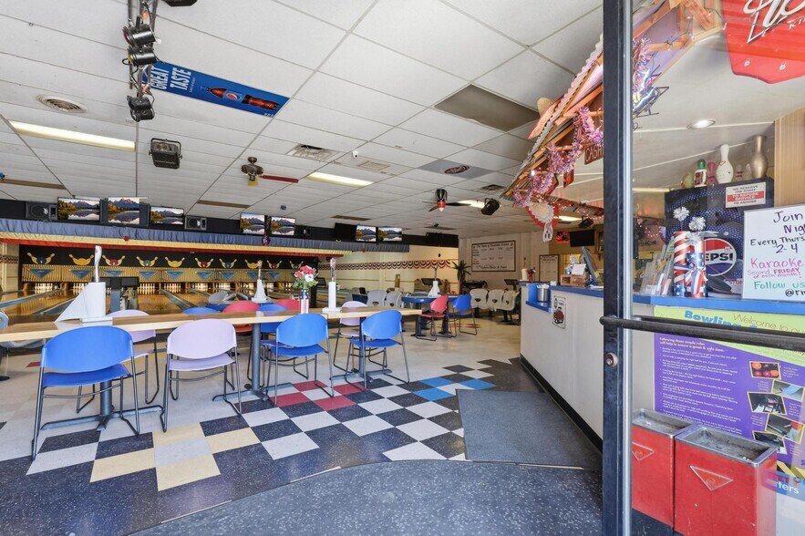 More Photos Of 420 Main St, Colusa Bowling Alley For Sale