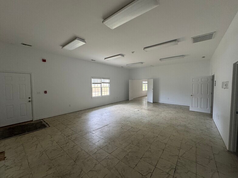 More Photos Of 4931 Drive in Ln, Wendell General Retail For Lease