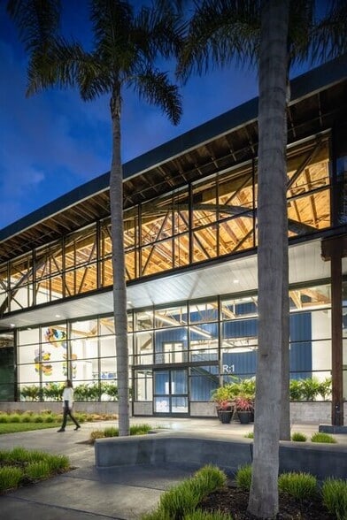 More Photos Of 6401 Hollis St, Emeryville Research And Development For Lease