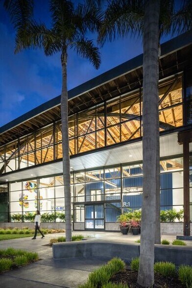 More Photos Of 6401 Hollis St, Emeryville Research And Development For Lease