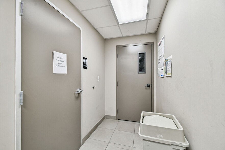 More Photos Of 4811 W Sligh Ave, Tampa Warehouse For Sale