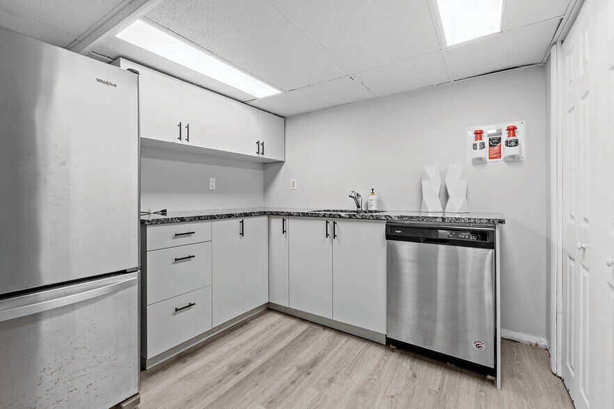 More Photos Of 226 Argyle Ave, Ottawa Office For Sale