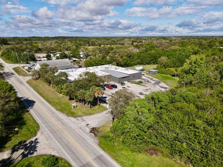 More Photos Of 5400 85th St, Vero Beach Showroom For Sale