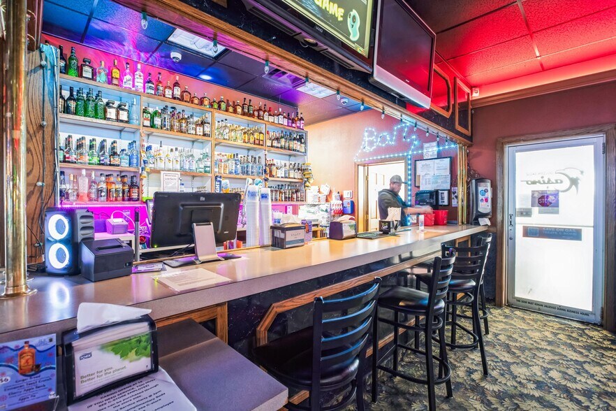 More Photos Of 1600 N Crawford Ave, Hardin General Retail For Sale