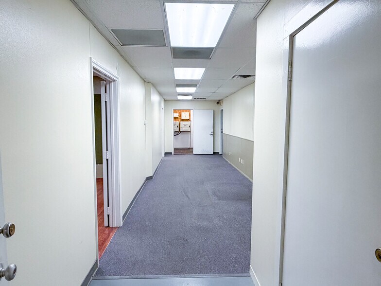More Photos Of 3850 South Fwy, Fort Worth Flex For Sale