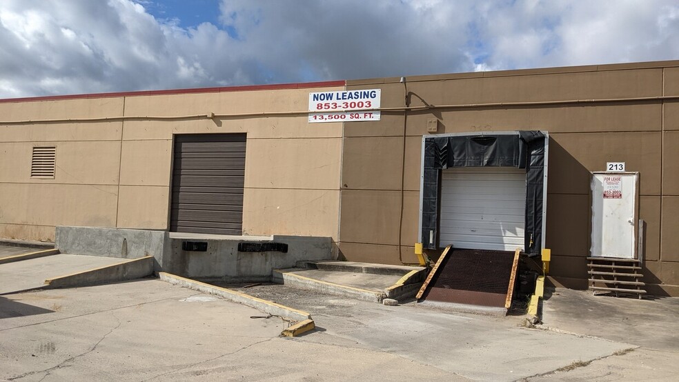 Primary Photo Of 121-217 44th St, Corpus Christi Warehouse For Lease