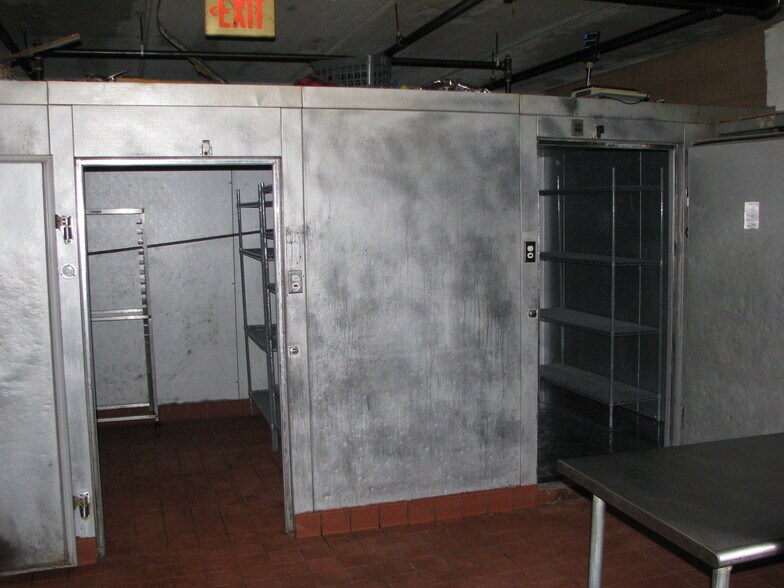 More Photos Of 310 N Wisconsin St, De Pere Unknown For Lease