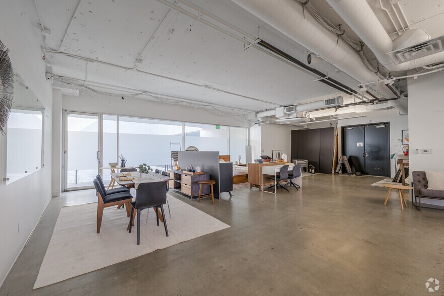 More Photos Of 8065-8075 W 3rd St, Los Angeles Loft Creative Space For Lease