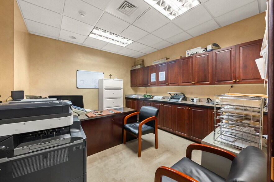 More Photos Of 10S660 Kingery Hwy, Willowbrook Office For Sale