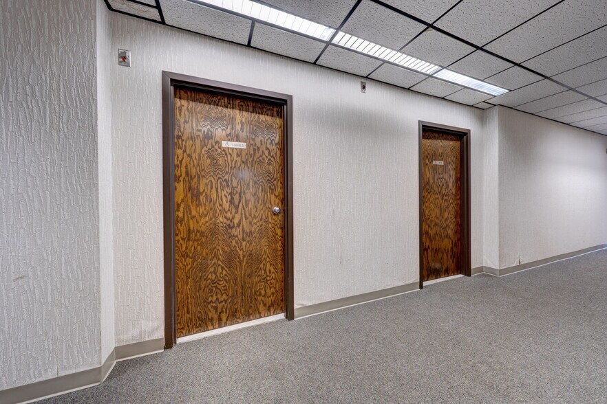 More Photos Of 55 Whiting St, Plainville Medical For Sale