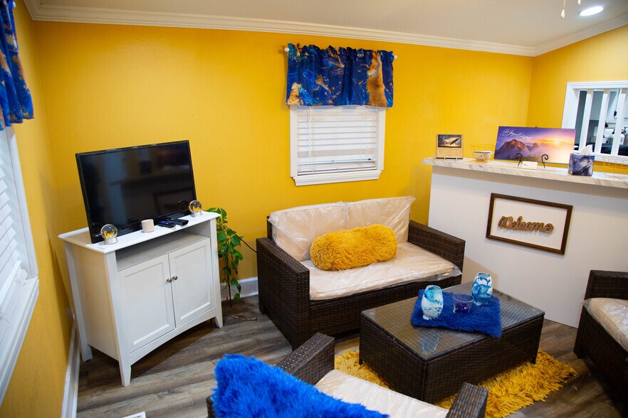 More Photos Of 93 Bell Dr, Baxley General Retail For Sale