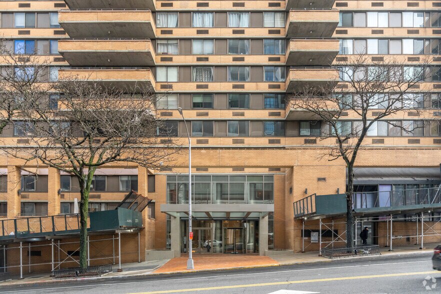 More Photos Of 2565 Broadway, New York Apartments For Lease