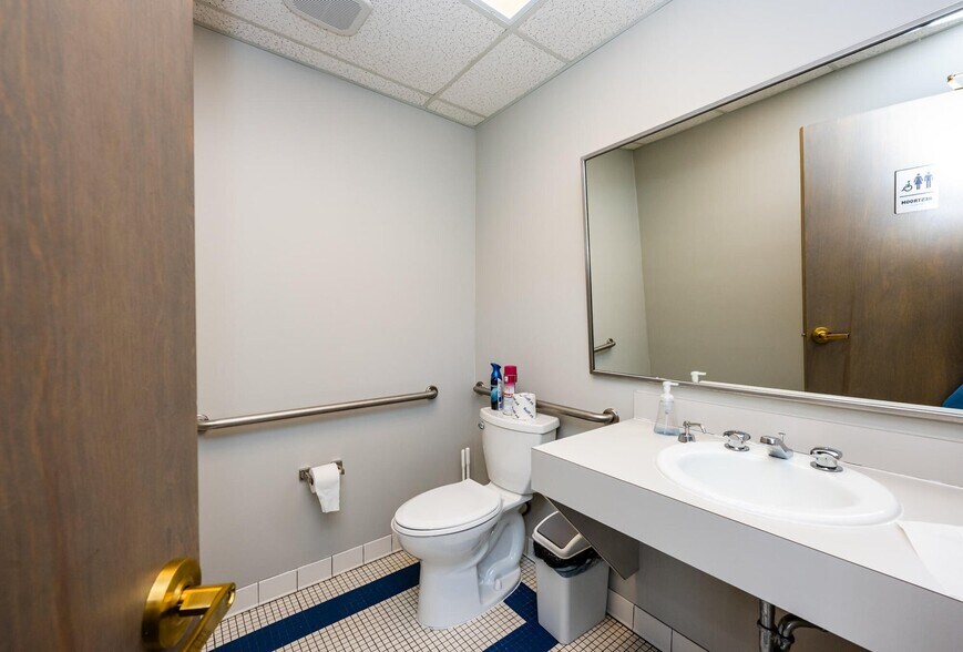 More Photos Of 2300 Pipestone Rd, Benton Harbor Office For Sale