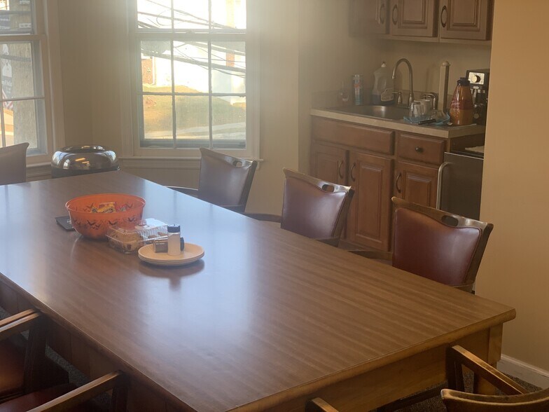 More Photos Of 1361 St Georges Ave, Rahway Office For Sale