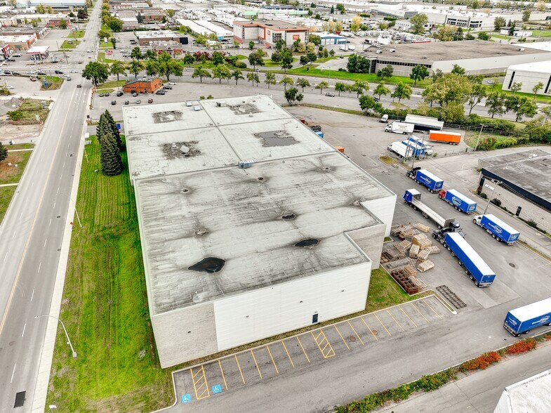 More Photos Of 20 Boul Hymus, Pointe-claire Warehouse For Lease