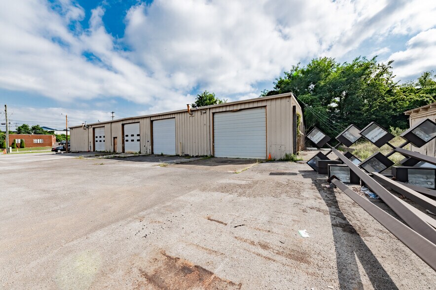 More Photos Of 69 Middletown Rd, Fairmont Manufacturing For Sale