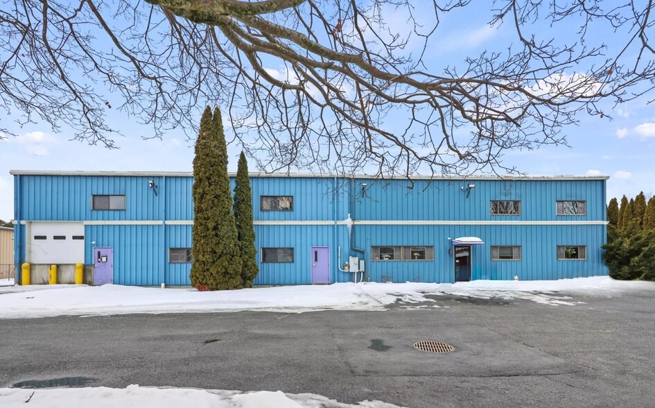 Primary Photo Of 8 Run Way, Lee Flex For Sale