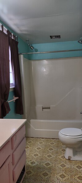 More Photos Of 119 W Main St, Youngsville Freestanding For Lease