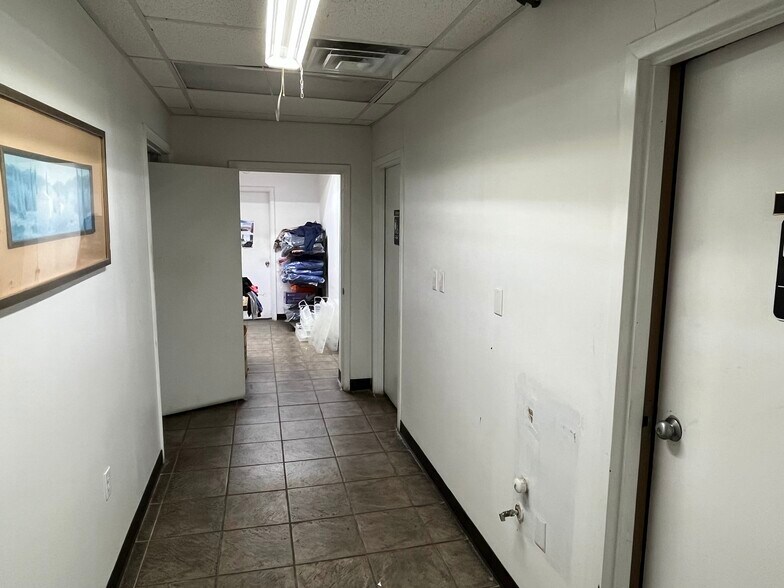 More Photos Of 901 Madison Ave, Toledo Storefront Retail Residential For Lease