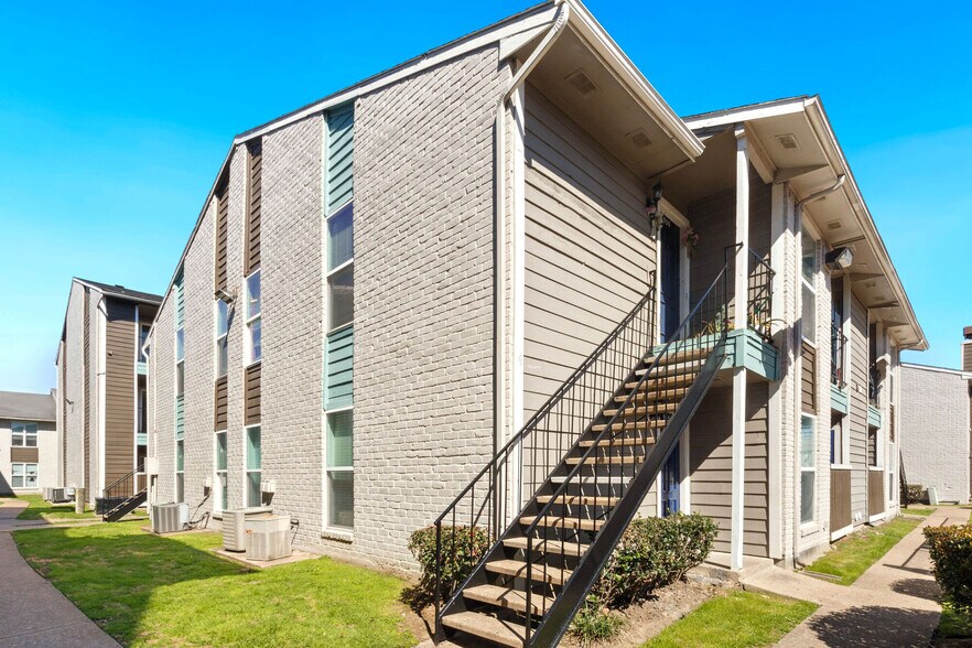 More Photos Of 8600 S Course Dr, Houston Apartments For Sale