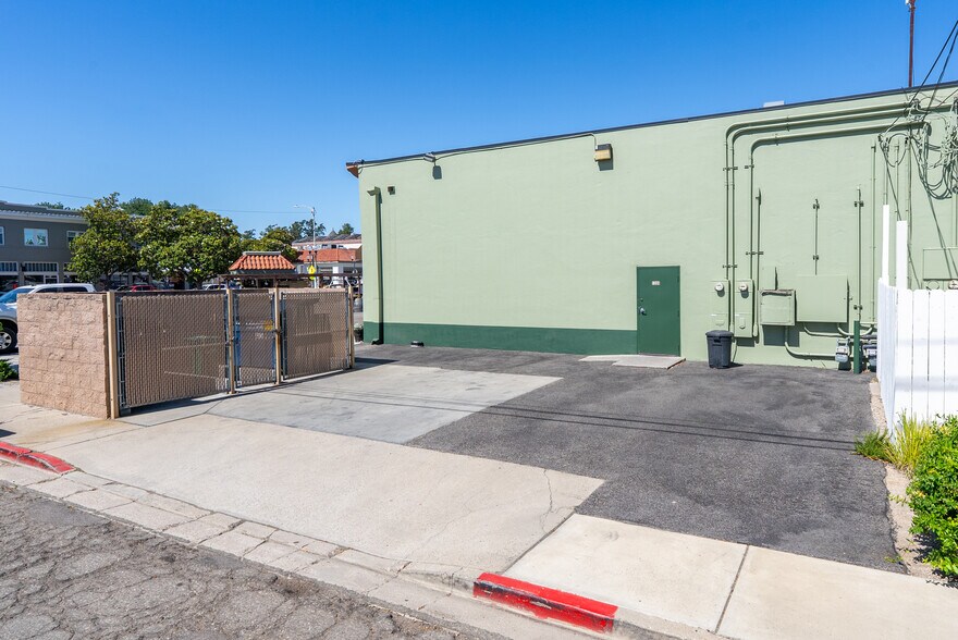More Photos Of 1306 Pine St, Paso Robles Storefront For Sale