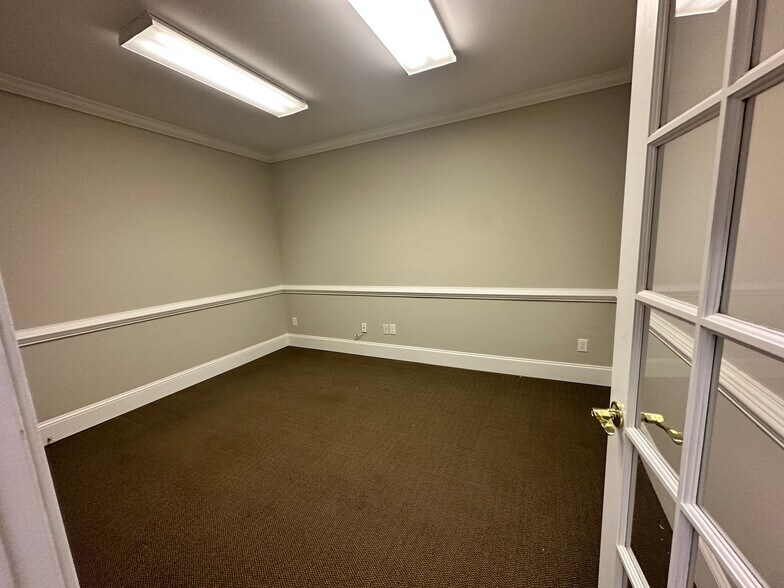 More Photos Of 327 Dahlonega St, Cumming Medical For Sale