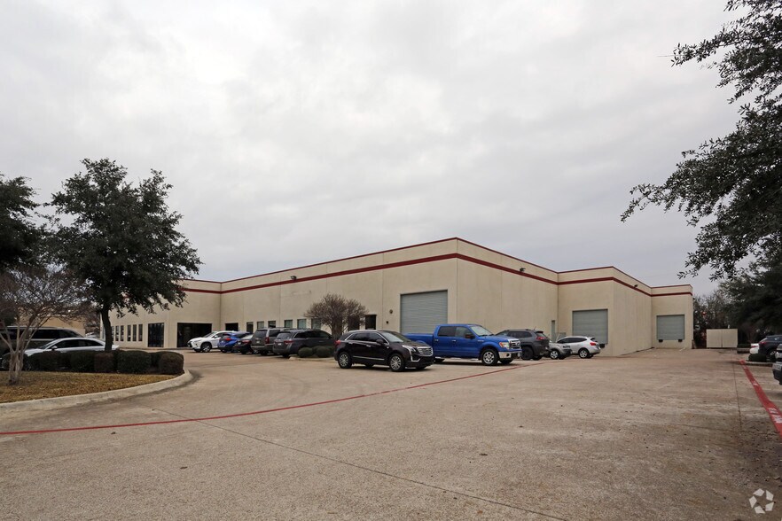 More Photos Of 375 Commerce St, Southlake Warehouse For Lease