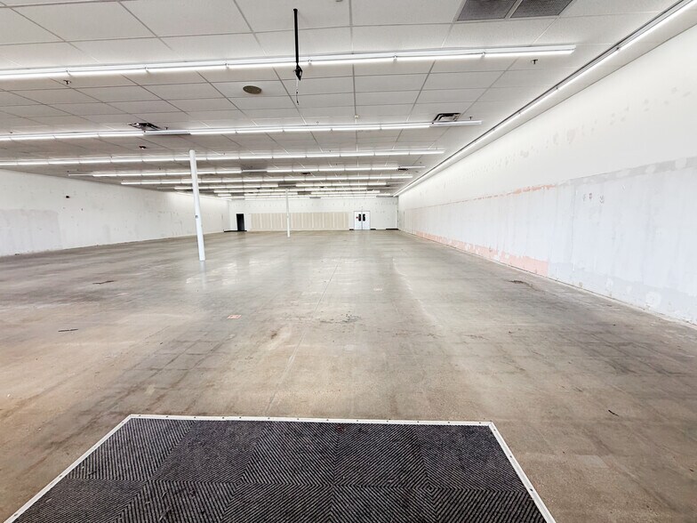 More Photos Of 2502-2504 50th St, Lubbock Freestanding For Lease