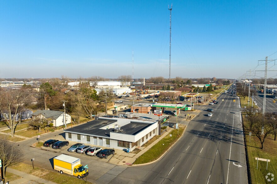 More Photos Of 13650 W 8 Mile Rd, Oak Park Office For Sale